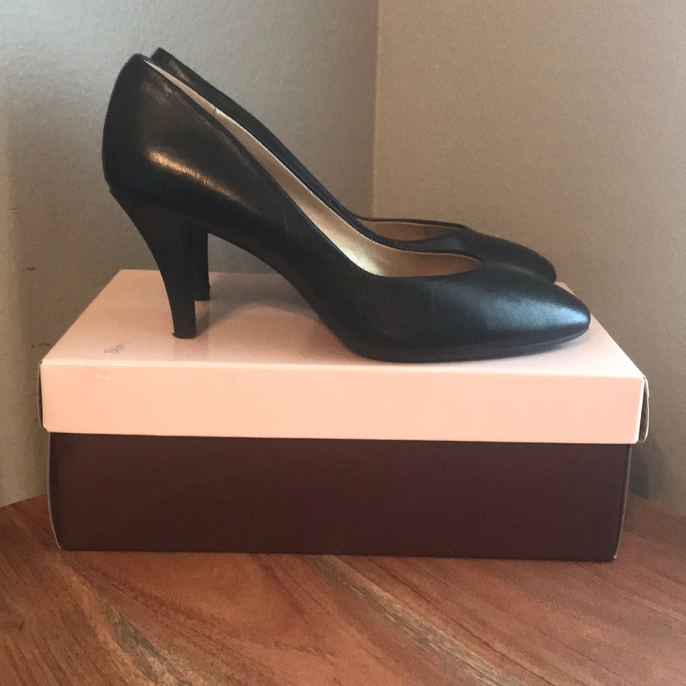 Bandolino Black Leather Heels